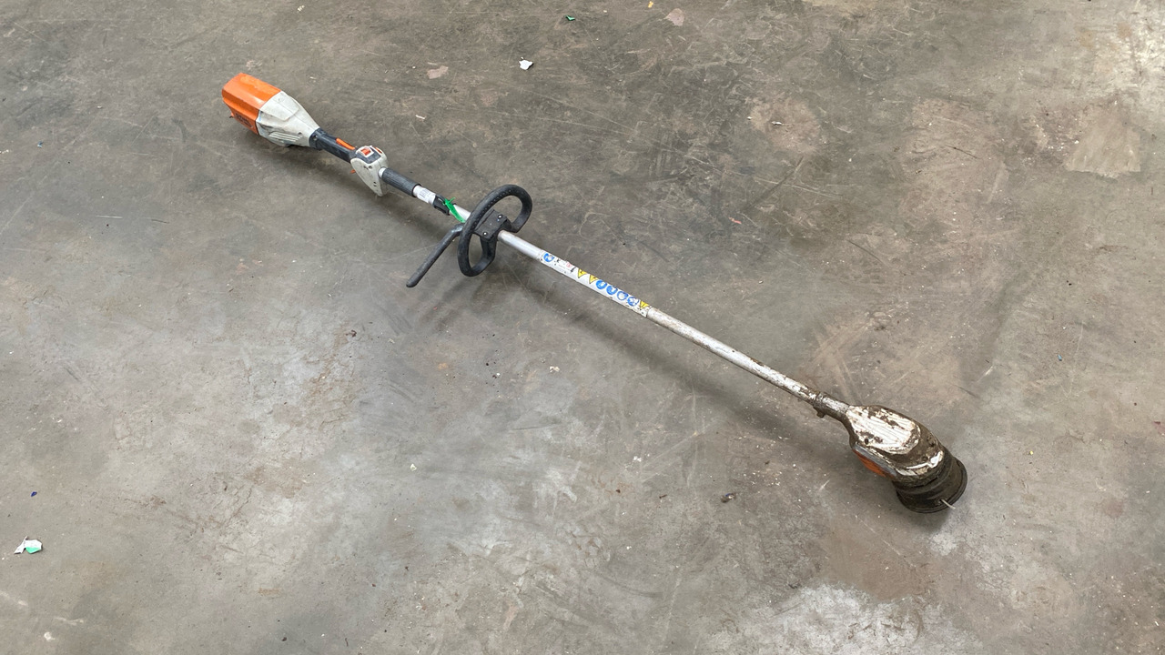 STIHL FSA90R STRIMMER * NO MOTOR* - Matériel de chantier: photos 3 STIHL FSA90R STRIMMER * NO MOTOR* - Matériel de chantier: photos 3