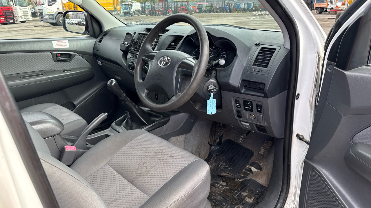 TOYOTA HILUX  2.5 D-4D 144PS - Pick-up, Utilitaire double cabine: photos 5 TOYOTA HILUX  2.5 D-4D 144PS - Pick-up, Utilitaire double cabine: photos 5