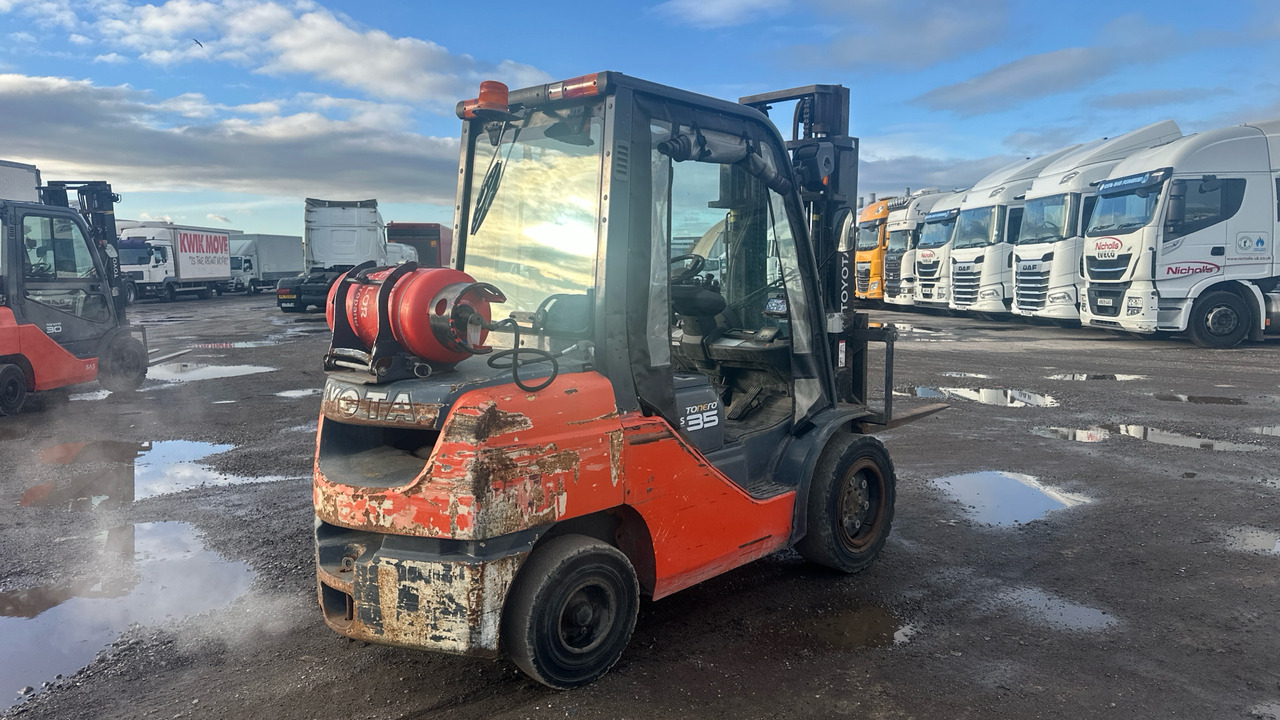 TOYOTA TONERO 35 - Chariot élévateur à gaz: photos 4 TOYOTA TONERO 35 - Chariot élévateur à gaz: photos 4