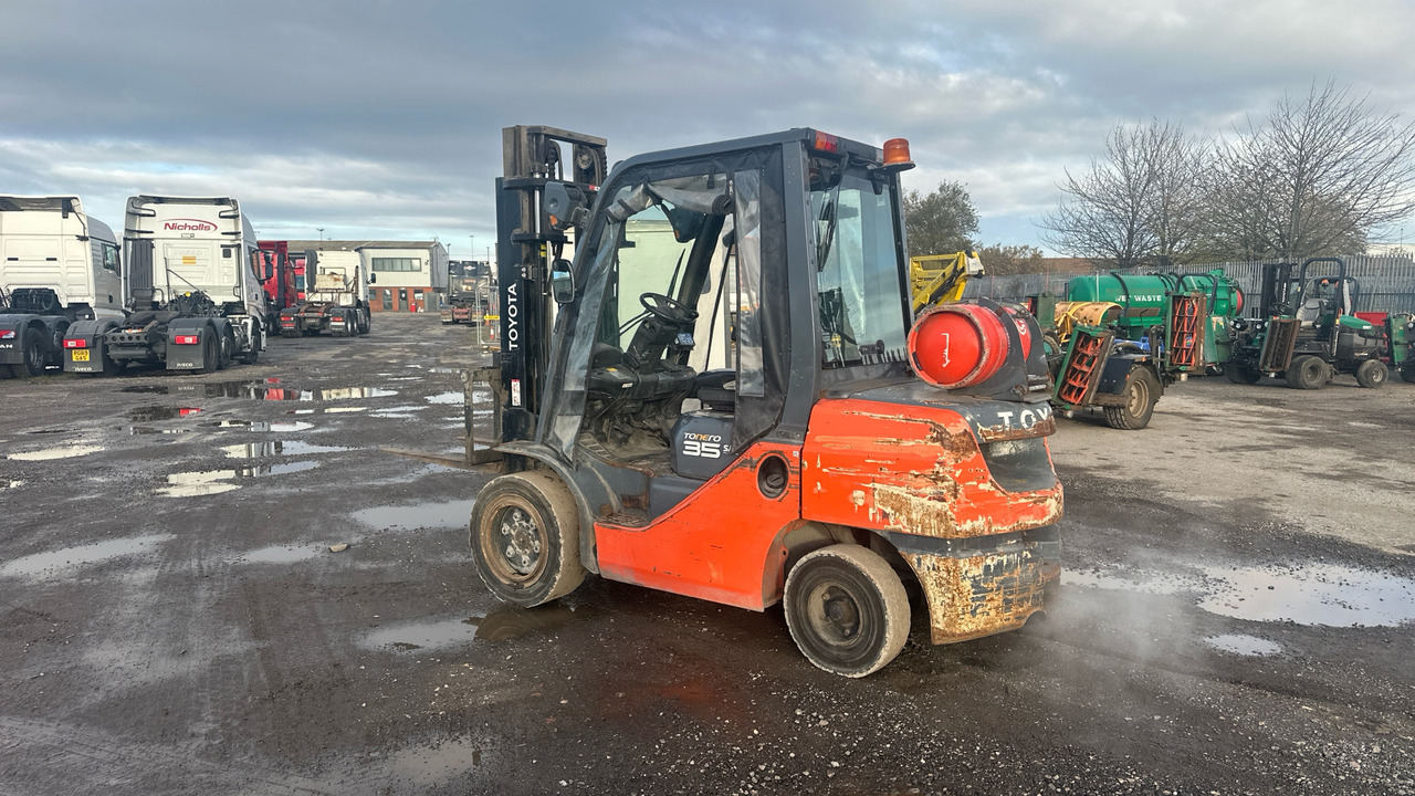 TOYOTA TONERO 35 - Chariot élévateur à gaz: photos 3 TOYOTA TONERO 35 - Chariot élévateur à gaz: photos 3