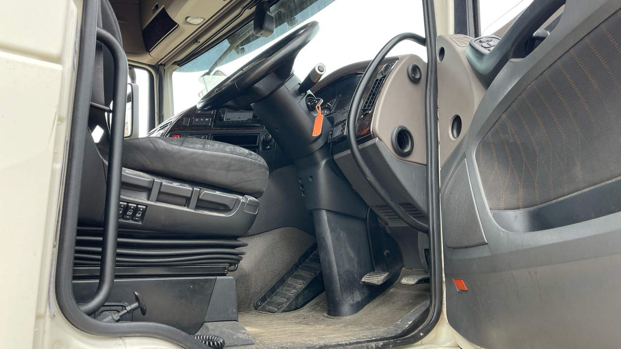 DAF XF 530 - Tracteur routier: photos 5 DAF XF 530 - Tracteur routier: photos 5