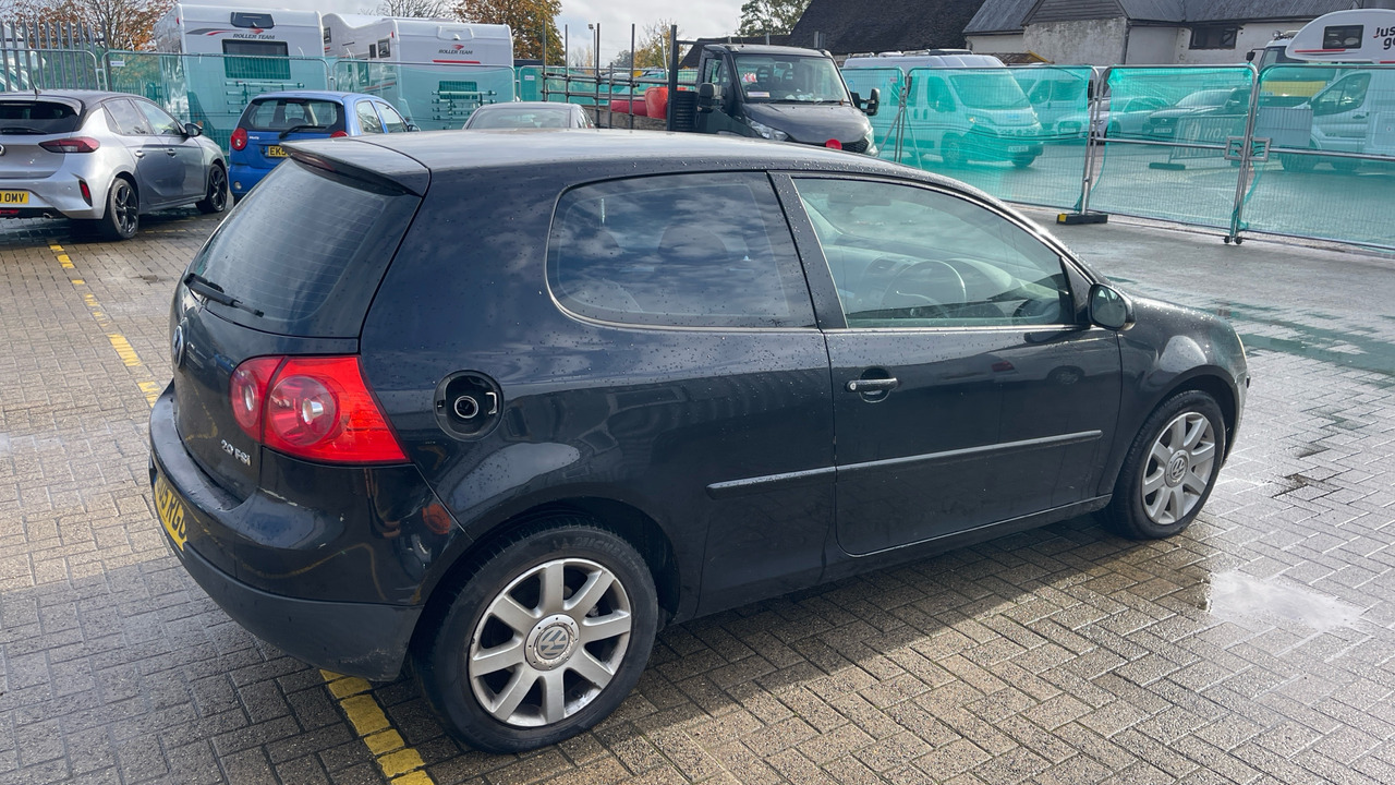VOLKSWAGEN GOLF 2.0 GT FSI - Voiture à hayon: photos 4 VOLKSWAGEN GOLF 2.0 GT FSI - Voiture à hayon: photos 4