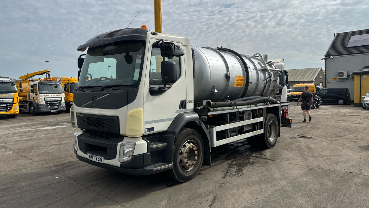 VOLVO FL 250 - Camion hydrocureur: photos 2 VOLVO FL 250 - Camion hydrocureur: photos 2