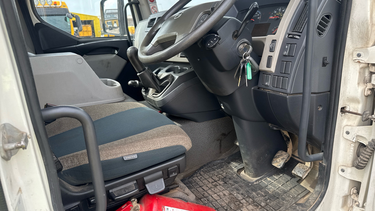 VOLVO FL 250 - Camion hydrocureur: photos 5 VOLVO FL 250 - Camion hydrocureur: photos 5
