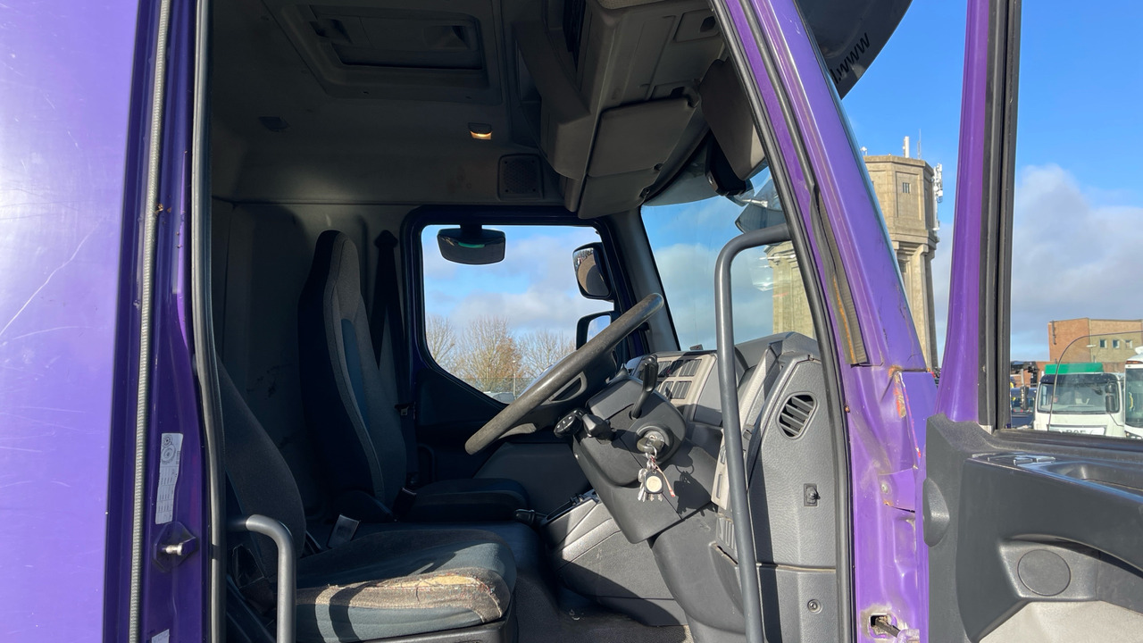 VOLVO FL 250 - Camion à rideaux coulissants: photos 5 VOLVO FL 250 - Camion à rideaux coulissants: photos 5