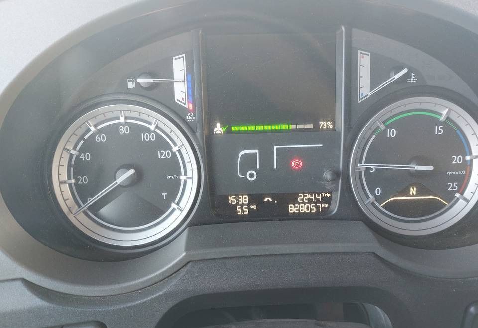 DAF XF 106 BDF JUMBO - Camion à rideaux coulissants: photos 4 DAF XF 106 BDF JUMBO - Camion à rideaux coulissants: photos 4