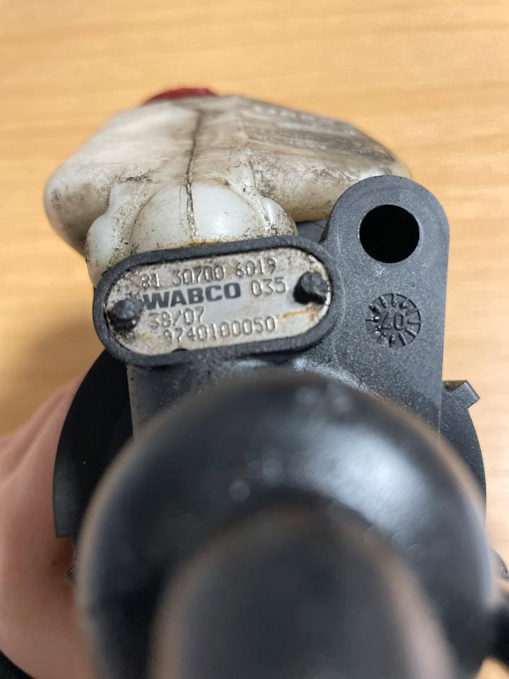 MAN Geberzylinder Kopplung WABCO 81.307006019 - Cylindre d'embrayage pour Camion: photos 4 MAN Geberzylinder Kopplung WABCO 81.307006019 - Cylindre d'embrayage pour Camion: photos 4