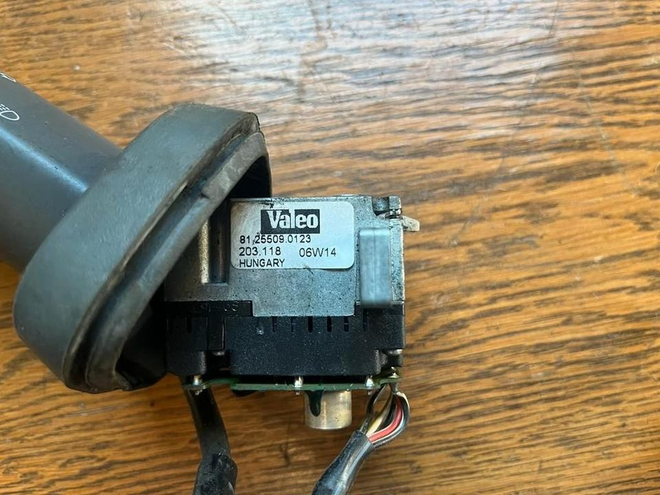 MAN Lenkstockschalter, Schalter, Schalhebel 81255090123 - Commutateur de colonne de direction pour Camion: photos 2 MAN Lenkstockschalter, Schalter, Schalhebel 81255090123 - Commutateur de colonne de direction pour Camion: photos 2