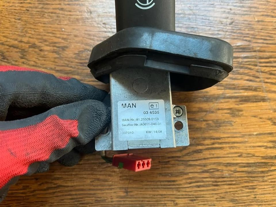 MAN Lenkstockschalter, Schalter, Schalhebel 81255090159 - Commutateur de colonne de direction pour Camion: photos 2 MAN Lenkstockschalter, Schalter, Schalhebel 81255090159 - Commutateur de colonne de direction pour Camion: photos 2