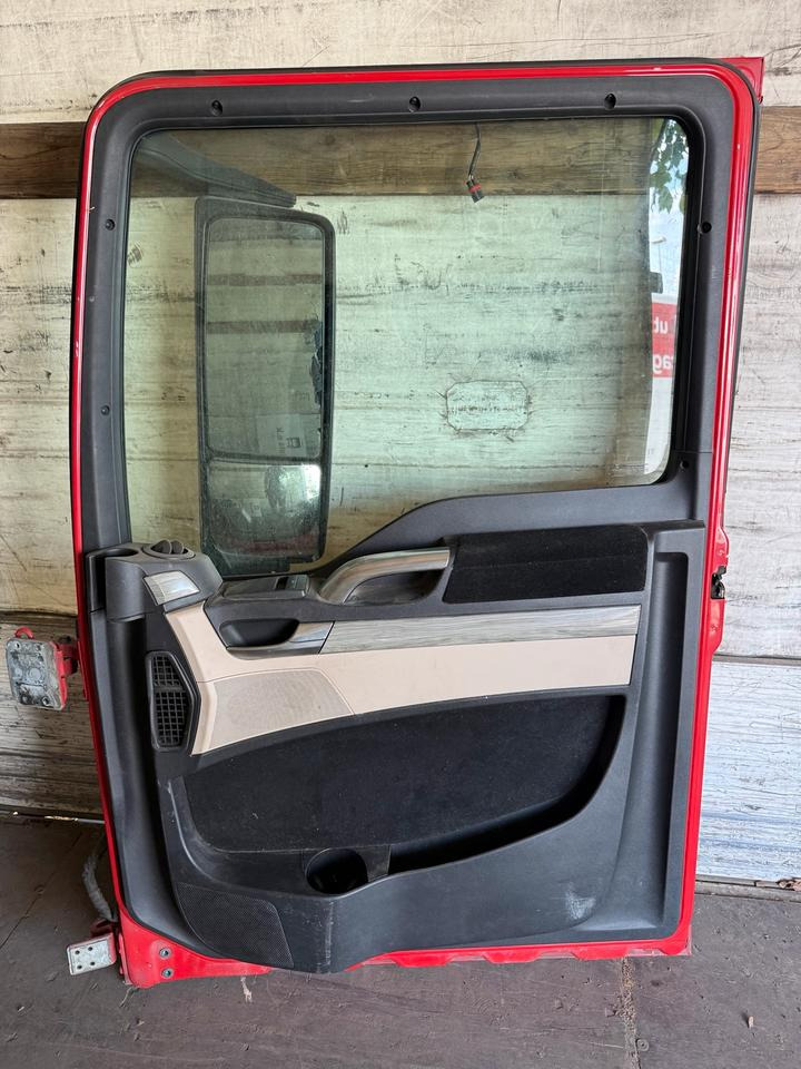 MAN TGX Beifahrertür Rot Spiegel Innenverkleidung LN 62 - Portière et pièces pour Camion: photos 2 MAN TGX Beifahrertür Rot Spiegel Innenverkleidung LN 62 - Portière et pièces pour Camion: photos 2