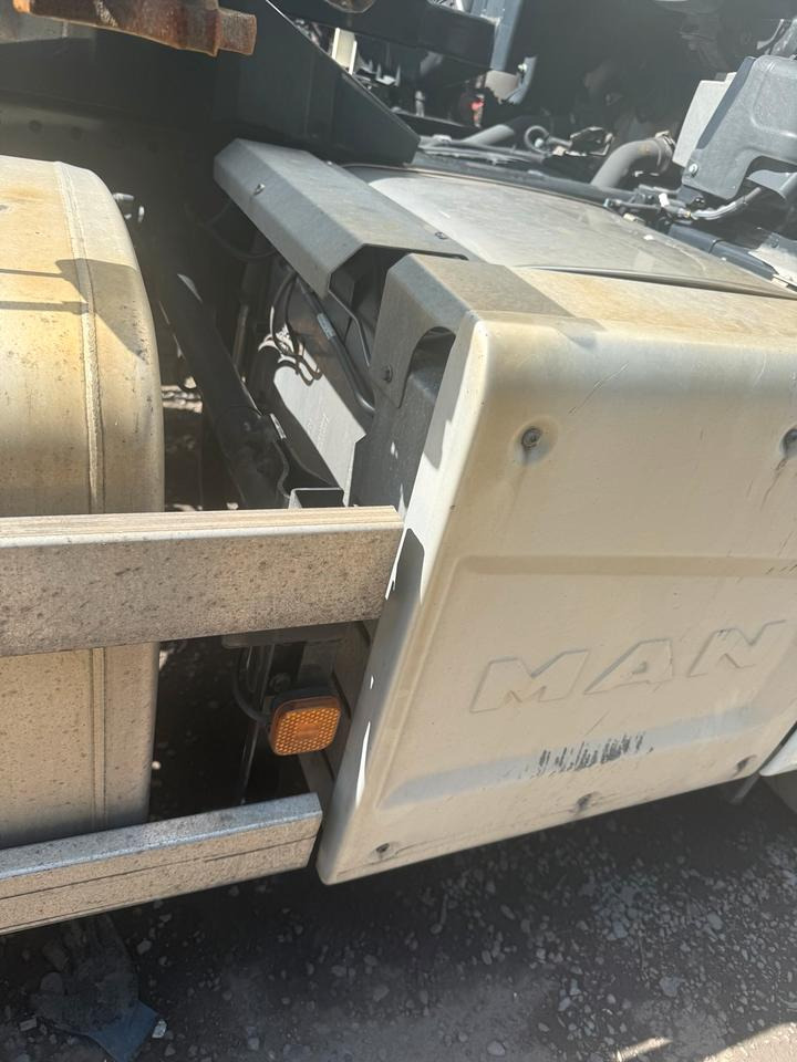 MAN TGX EU6 Katalysator / Auspuff 81.151036131 - Catalyseur pour Camion: photos 3 MAN TGX EU6 Katalysator / Auspuff 81.151036131 - Catalyseur pour Camion: photos 3