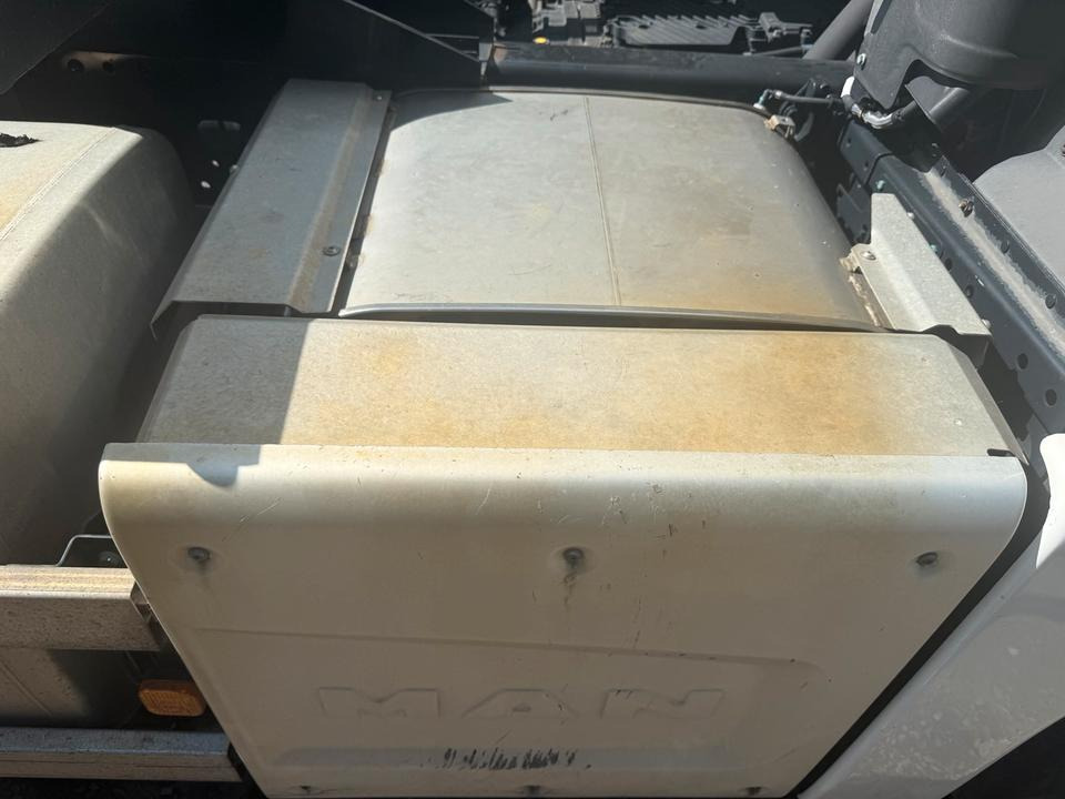 MAN TGX EU6 Katalysator / Auspuff 81.151036131 - Catalyseur pour Camion: photos 2 MAN TGX EU6 Katalysator / Auspuff 81.151036131 - Catalyseur pour Camion: photos 2