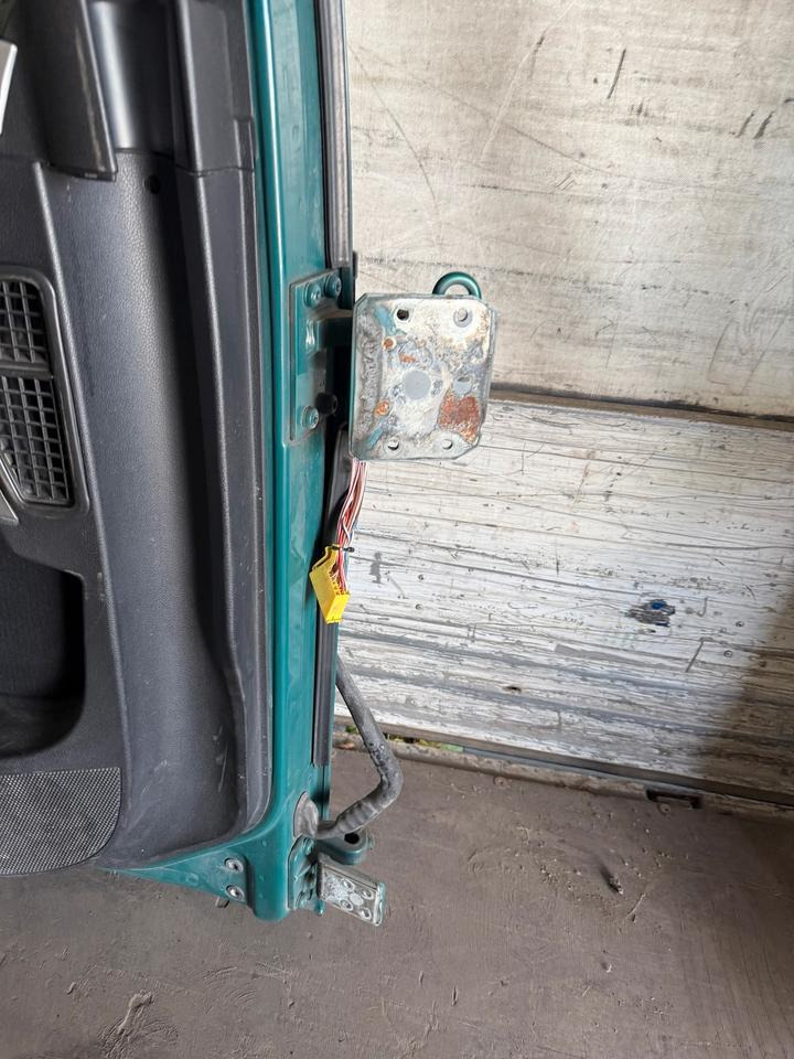 MAN TGX Fahrertür Grün Spiegel Innenverkleidung LN 60 - Portière et pièces pour Camion: photos 3 MAN TGX Fahrertür Grün Spiegel Innenverkleidung LN 60 - Portière et pièces pour Camion: photos 3