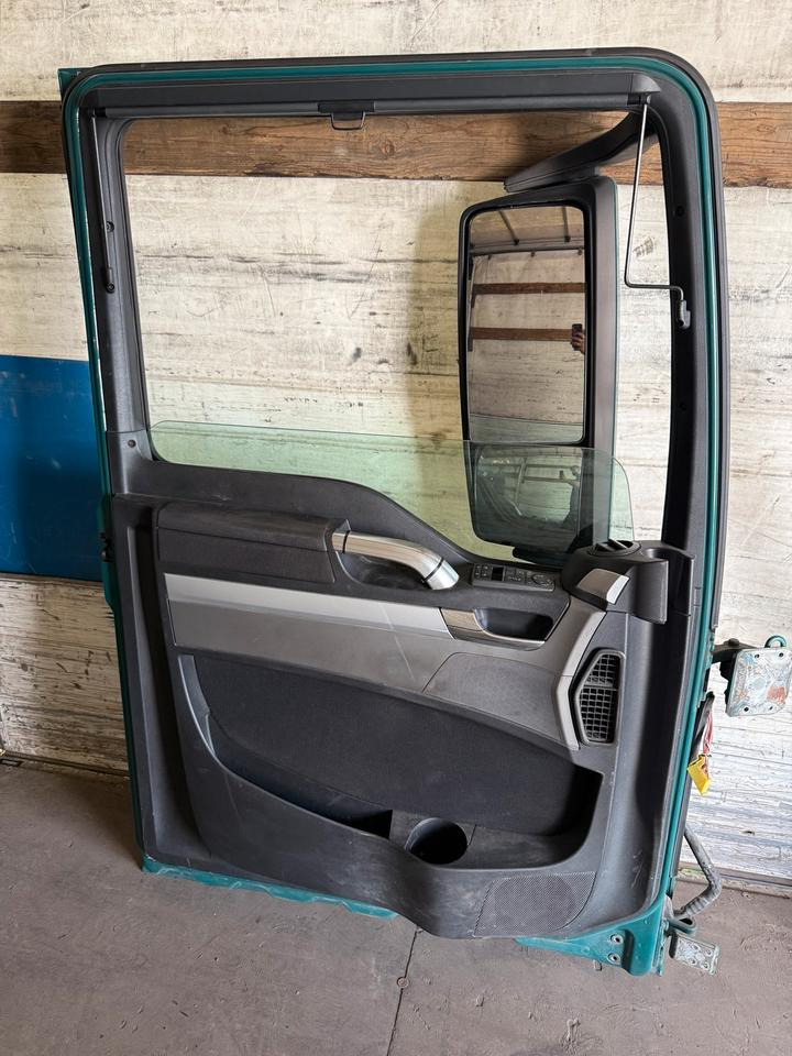 MAN TGX Fahrertür Grün Spiegel Innenverkleidung LN 60 - Portière et pièces pour Camion: photos 2 MAN TGX Fahrertür Grün Spiegel Innenverkleidung LN 60 - Portière et pièces pour Camion: photos 2
