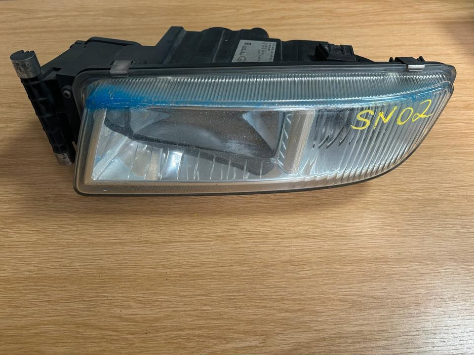 MAN TGX/TGS Nebelscheinwerfer Links 81.25101-6521 - Feu anti-brouillard pour Camion: photos 1 MAN TGX/TGS Nebelscheinwerfer Links 81.25101-6521 - Feu anti-brouillard pour Camion: photos 1