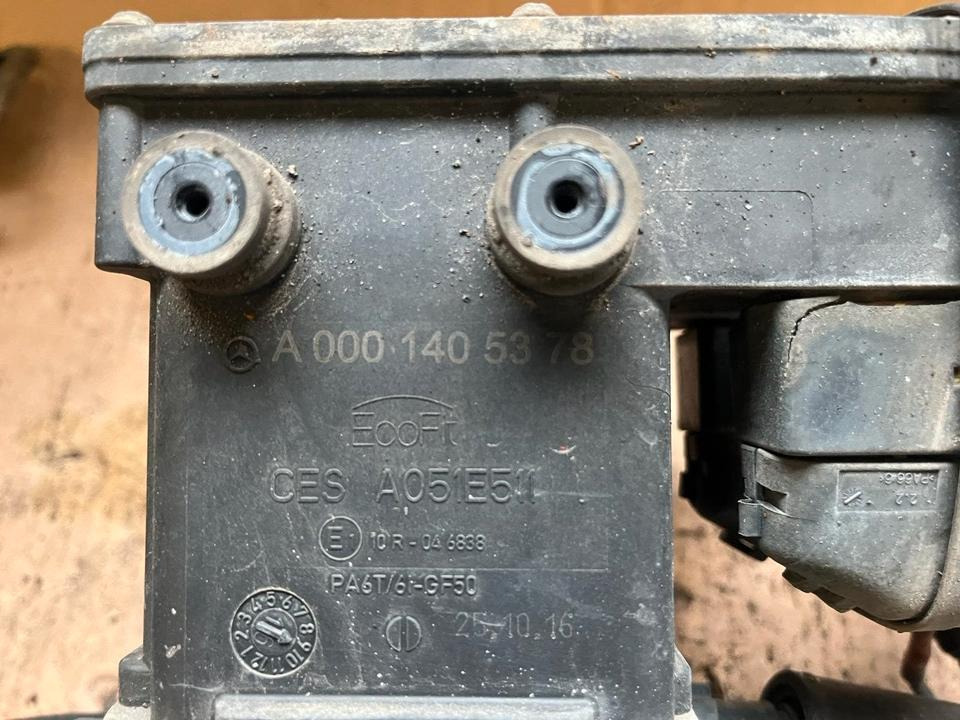 Mercedes Actros MP4 AdBlue Pumpe A0001405378 - Pompe à carburant pour Camion: photos 2 Mercedes Actros MP4 AdBlue Pumpe A0001405378 - Pompe à carburant pour Camion: photos 2