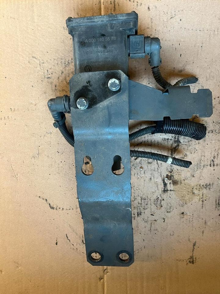 Mercedes Actros MP4 AdBlue Pumpe A0001405578 - Pompe à carburant pour Camion: photos 3 Mercedes Actros MP4 AdBlue Pumpe A0001405578 - Pompe à carburant pour Camion: photos 3