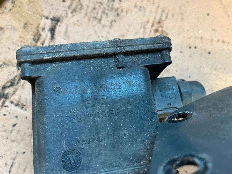 Mercedes Actros MP4 AdBlue Pumpe A0001405578 - Pompe à carburant pour Camion: photos 2 Mercedes Actros MP4 AdBlue Pumpe A0001405578 - Pompe à carburant pour Camion: photos 2