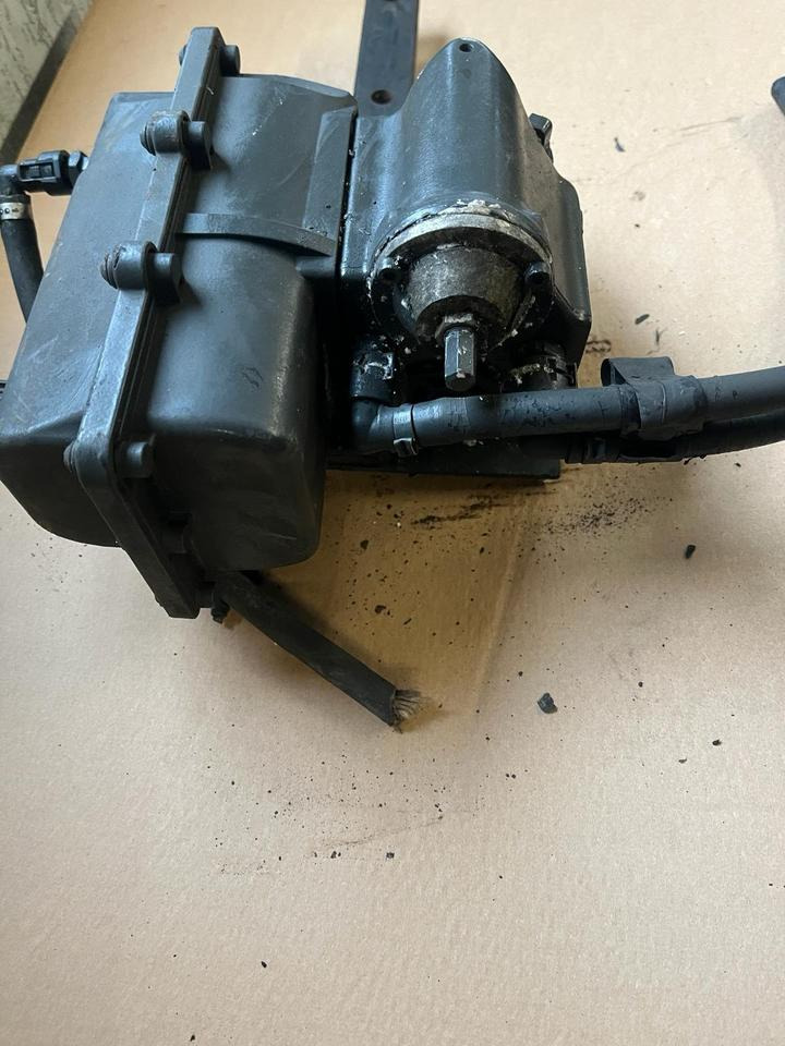 Mercedes-Benz Actros Atego EU4 EU5 AdBlue Pumpe A0001400478 - Pompe à carburant pour Camion: photos 4 Mercedes-Benz Actros Atego EU4 EU5 AdBlue Pumpe A0001400478 - Pompe à carburant pour Camion: photos 4