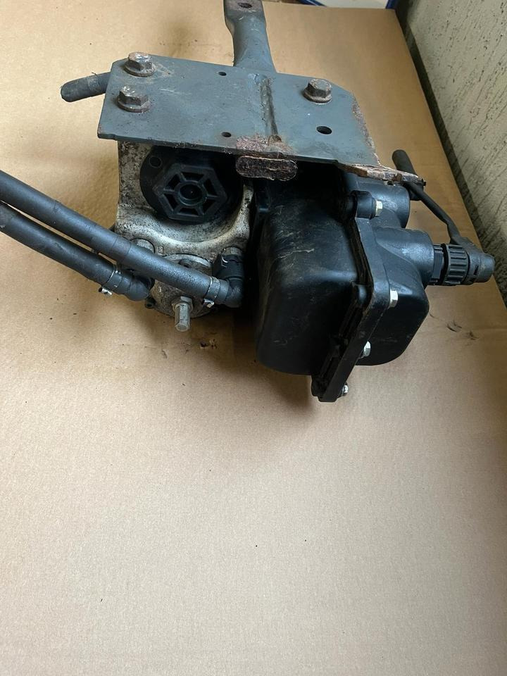 Mercedes-Benz Actros Atego EU4 EU5 AdBlue Pumpe A0001400978 - Pompe à carburant pour Camion: photos 4 Mercedes-Benz Actros Atego EU4 EU5 AdBlue Pumpe A0001400978 - Pompe à carburant pour Camion: photos 4
