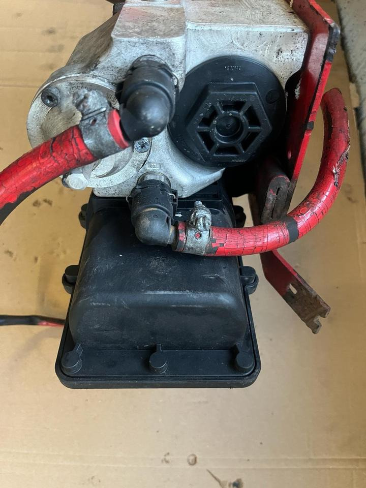 Mercedes-Benz Actros Atego EU4 EU5 AdBlue Pumpe A0001401578 - Pompe à carburant pour Camion: photos 5 Mercedes-Benz Actros Atego EU4 EU5 AdBlue Pumpe A0001401578 - Pompe à carburant pour Camion: photos 5