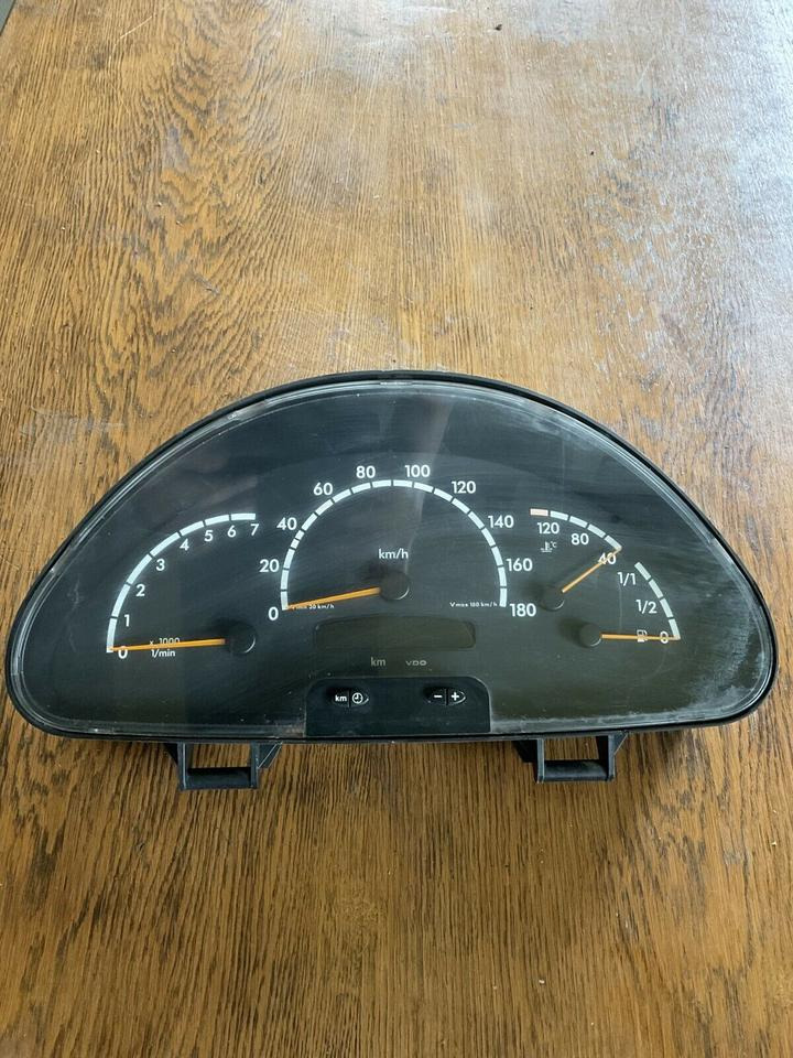 Mercedes Sprinter Kombiinstrument Tacho A0004466921 - Chronotachygraphe pour Camion: photos 1 Mercedes Sprinter Kombiinstrument Tacho A0004466921 - Chronotachygraphe pour Camion: photos 1