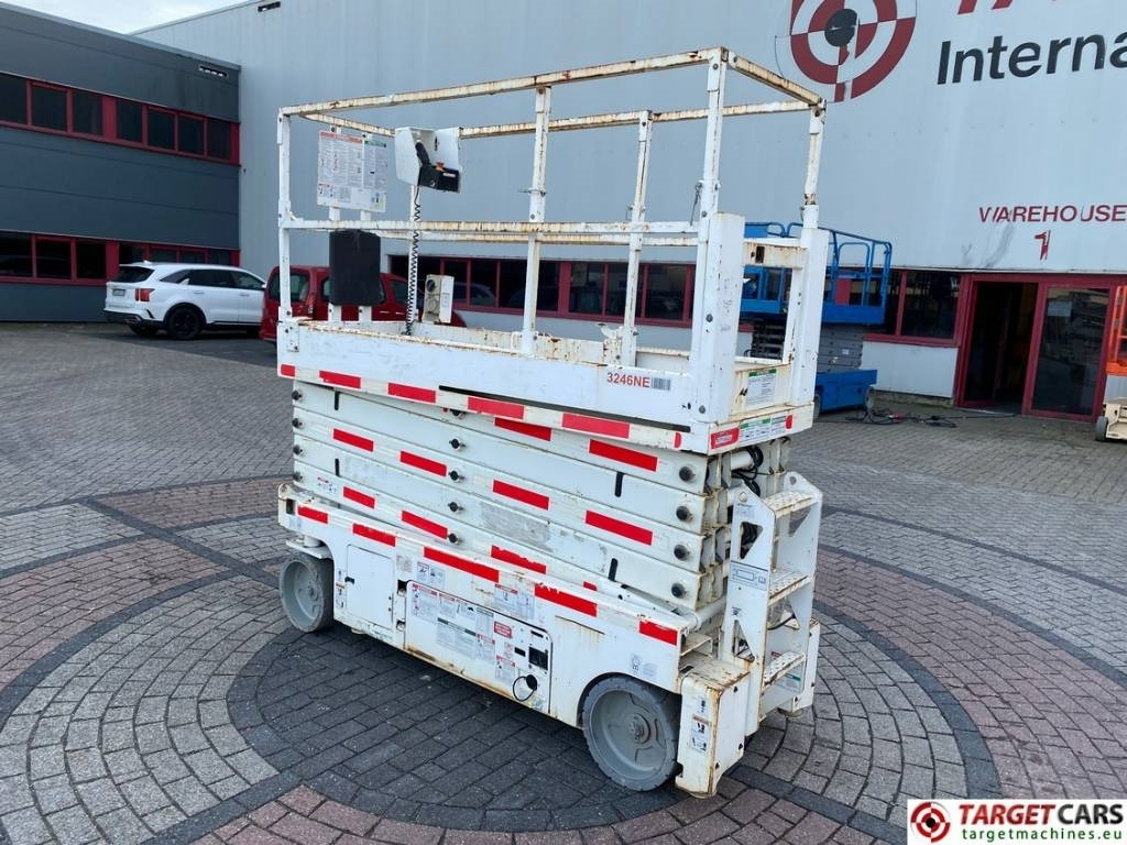 Genie GS-3232 Electric Scissor Work Lift 1175cm - Nacelle ciseaux: photos 4 Genie GS-3232 Electric Scissor Work Lift 1175cm - Nacelle ciseaux: photos 4