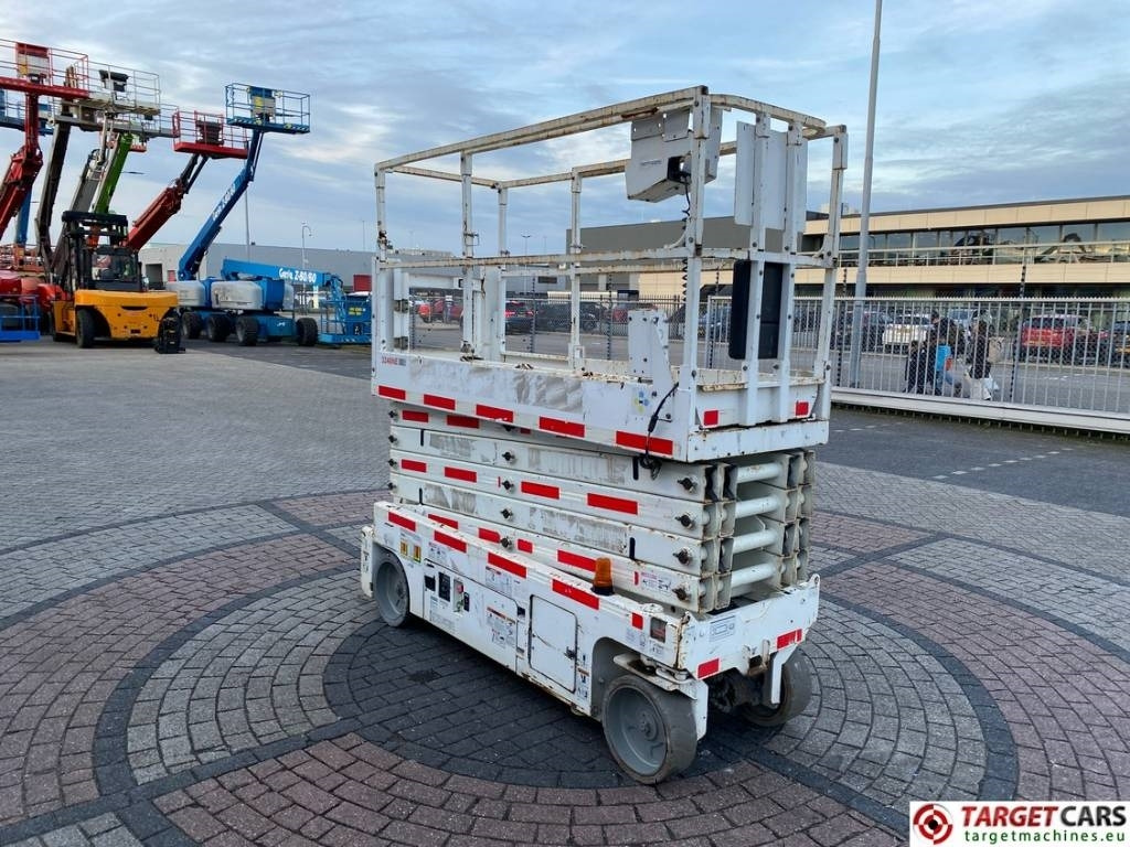 Genie GS-3232 Electric Scissor Work Lift 1175cm - Nacelle ciseaux: photos 2 Genie GS-3232 Electric Scissor Work Lift 1175cm - Nacelle ciseaux: photos 2