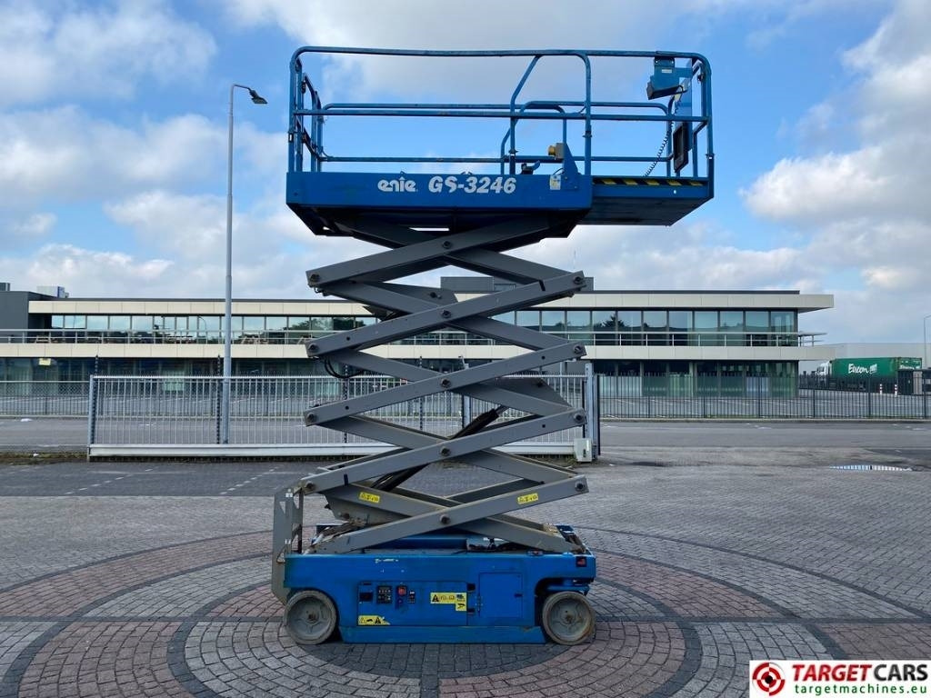 Genie GS-3246 Electric Scissor Work Lift 1175cm - Nacelle ciseaux: photos 5 Genie GS-3246 Electric Scissor Work Lift 1175cm - Nacelle ciseaux: photos 5