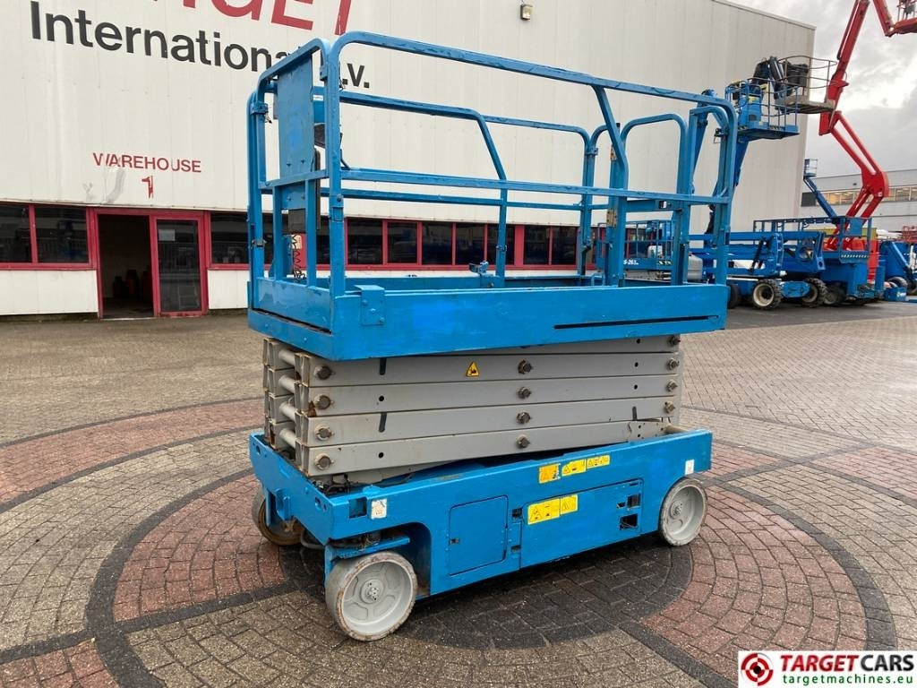 Genie GS-3246 Electric Scissor Work Lift 1175cm - Nacelle ciseaux: photos 1 Genie GS-3246 Electric Scissor Work Lift 1175cm - Nacelle ciseaux: photos 1