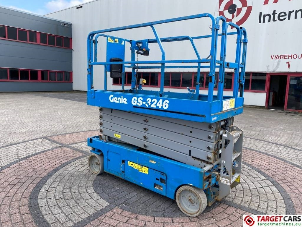 Genie GS-3246 Electric Scissor Work Lift 1175cm - Nacelle ciseaux: photos 4 Genie GS-3246 Electric Scissor Work Lift 1175cm - Nacelle ciseaux: photos 4
