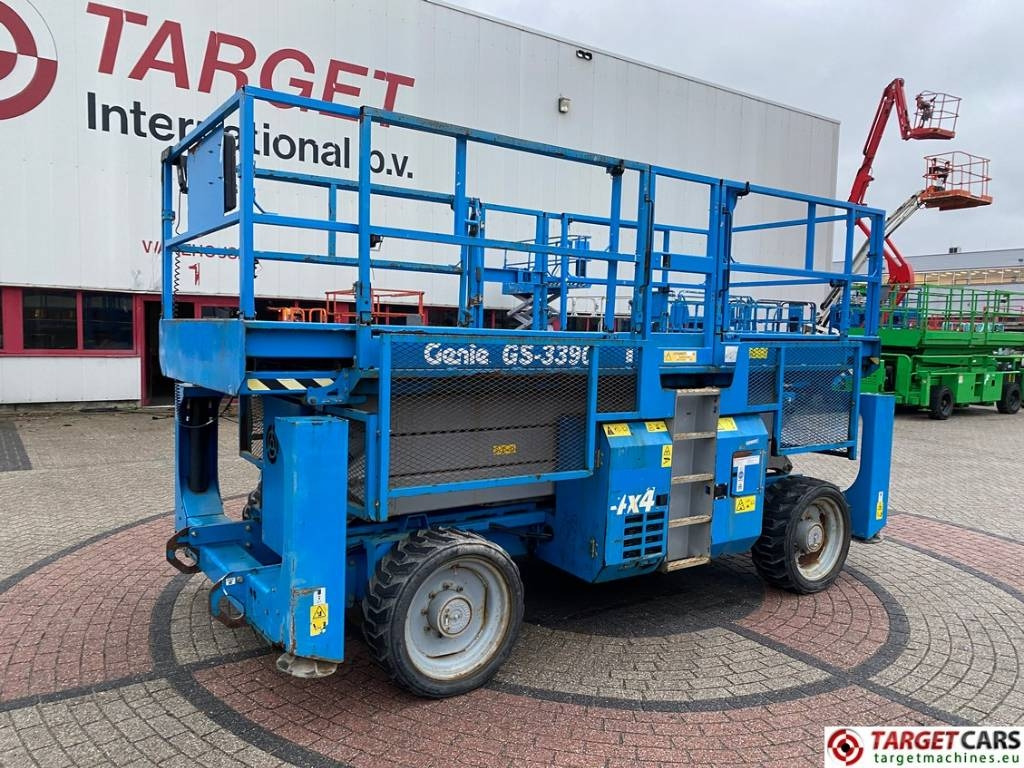 Genie GS-3390RT Diesel 4x4 Scissor Work Lift 1206cm - Nacelle ciseaux: photos 1 Genie GS-3390RT Diesel 4x4 Scissor Work Lift 1206cm - Nacelle ciseaux: photos 1