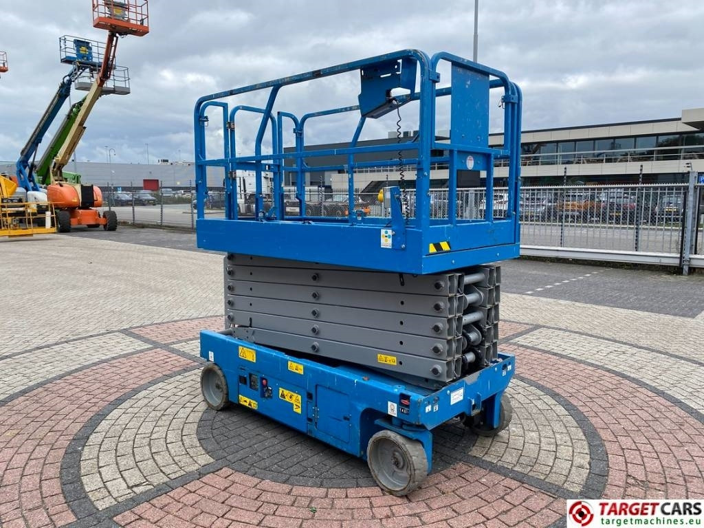 Genie GS-4047 Electric Scissor Work Lift 1389cm - Nacelle ciseaux: photos 2 Genie GS-4047 Electric Scissor Work Lift 1389cm - Nacelle ciseaux: photos 2