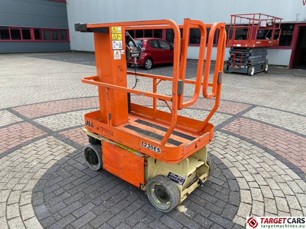 JLG 1230ES Electric Vertical Mast Work Lift 566cm - Nacelle à mât vertical: photos 4 JLG 1230ES Electric Vertical Mast Work Lift 566cm - Nacelle à mât vertical: photos 4