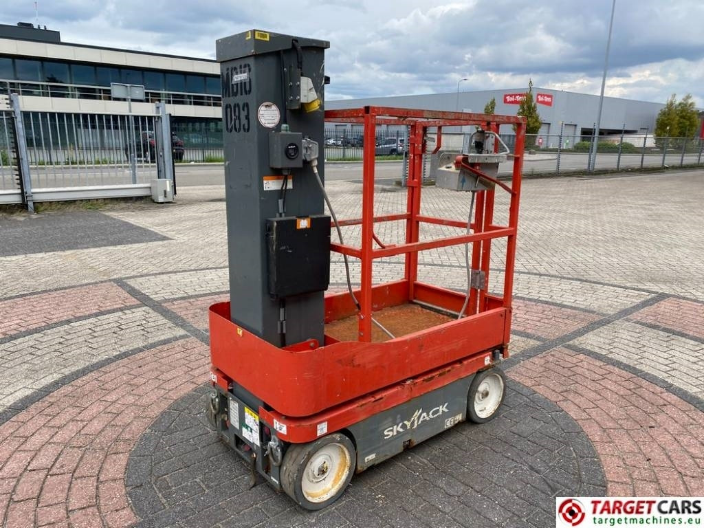 SkyJack SJ16 Electric Vertical Mast Work Lift 675cm - Nacelle à mât vertical: photos 3 SkyJack SJ16 Electric Vertical Mast Work Lift 675cm - Nacelle à mât vertical: photos 3