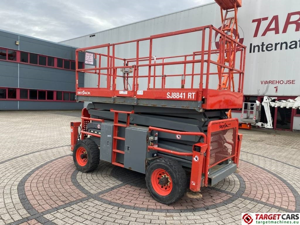SkyJack SJ8841RT Diesel 4x4 Scissor Work Lift 1430cm - Nacelle ciseaux: photos 4 SkyJack SJ8841RT Diesel 4x4 Scissor Work Lift 1430cm - Nacelle ciseaux: photos 4