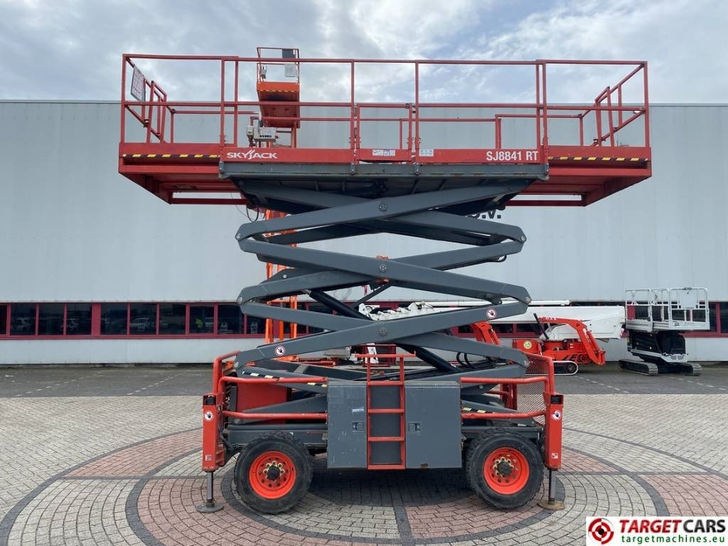 SkyJack SJ8841RT Diesel 4x4 Scissor Work Lift 1430cm - Nacelle ciseaux: photos 5 SkyJack SJ8841RT Diesel 4x4 Scissor Work Lift 1430cm - Nacelle ciseaux: photos 5