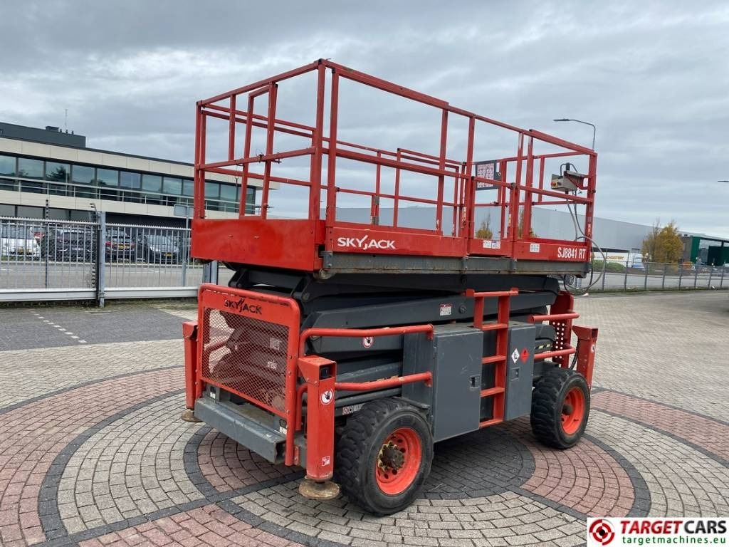 SkyJack SJ8841RT Diesel 4x4 Scissor Work Lift 1430cm - Nacelle ciseaux: photos 3 SkyJack SJ8841RT Diesel 4x4 Scissor Work Lift 1430cm - Nacelle ciseaux: photos 3