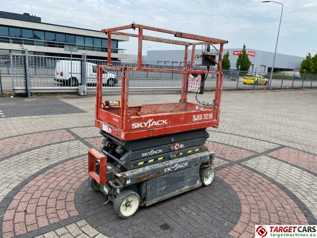 SkyJack SJIII-3219 Electric Scissor Work Lift 780cm - Nacelle ciseaux: photos 3 SkyJack SJIII-3219 Electric Scissor Work Lift 780cm - Nacelle ciseaux: photos 3