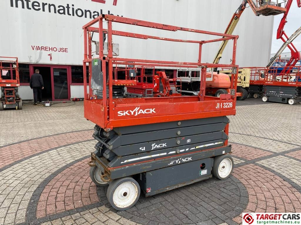 SkyJack SJIII-3226 Electric 3226 Scissor Work Lift 990cm  - Nacelle ciseaux: photos 1 SkyJack SJIII-3226 Electric 3226 Scissor Work Lift 990cm  - Nacelle ciseaux: photos 1