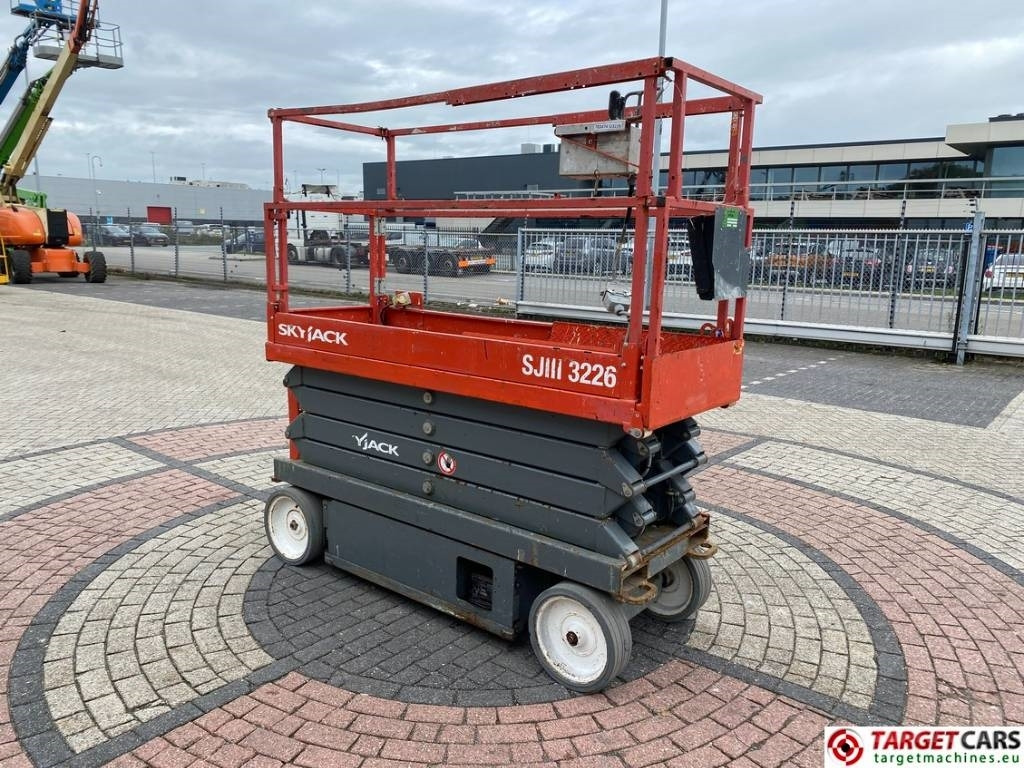 SkyJack SJIII-3226 Electric 3226 Scissor Work Lift 990cm  - Nacelle ciseaux: photos 2 SkyJack SJIII-3226 Electric 3226 Scissor Work Lift 990cm  - Nacelle ciseaux: photos 2