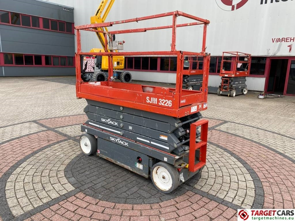 SkyJack SJIII-3226 Electric 3226 Scissor Work Lift 990cm  - Nacelle ciseaux: photos 4 SkyJack SJIII-3226 Electric 3226 Scissor Work Lift 990cm  - Nacelle ciseaux: photos 4