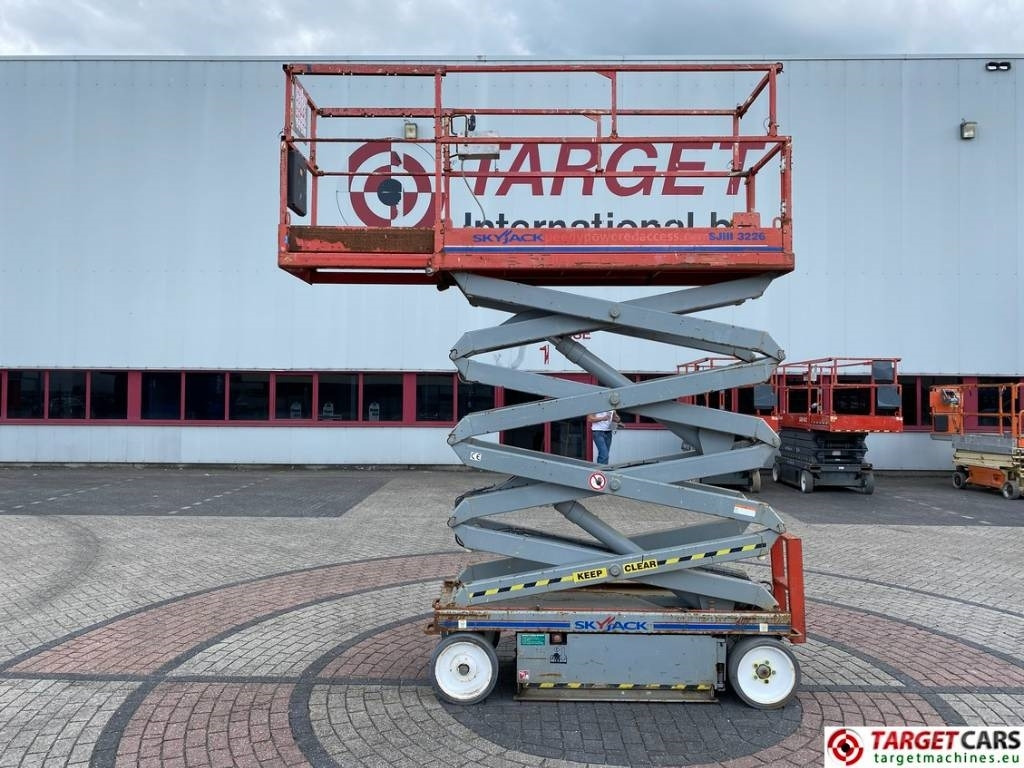 SkyJack SJIII-3226 Electric 3226 Scissor Work Lift 990cm - Nacelle ciseaux: photos 5 SkyJack SJIII-3226 Electric 3226 Scissor Work Lift 990cm - Nacelle ciseaux: photos 5