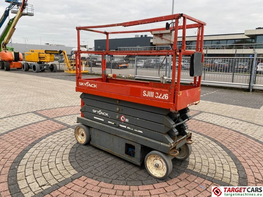 SkyJack SJIII-3226 Electric 3226 Scissor Work Lift 990cm  - Nacelle ciseaux: photos 2 SkyJack SJIII-3226 Electric 3226 Scissor Work Lift 990cm  - Nacelle ciseaux: photos 2