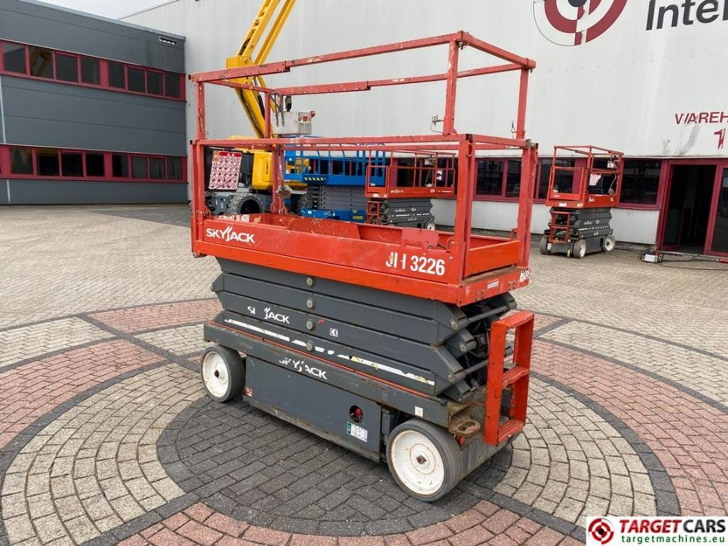 SkyJack SJIII-3226 Electric 3226 Scissor Work Lift 990cm  - Nacelle ciseaux: photos 4 SkyJack SJIII-3226 Electric 3226 Scissor Work Lift 990cm  - Nacelle ciseaux: photos 4