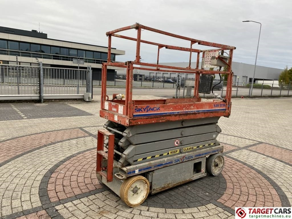 SkyJack SJIII-3226 Electric Scissor Work Lift 990cm - Nacelle ciseaux: photos 3 SkyJack SJIII-3226 Electric Scissor Work Lift 990cm - Nacelle ciseaux: photos 3