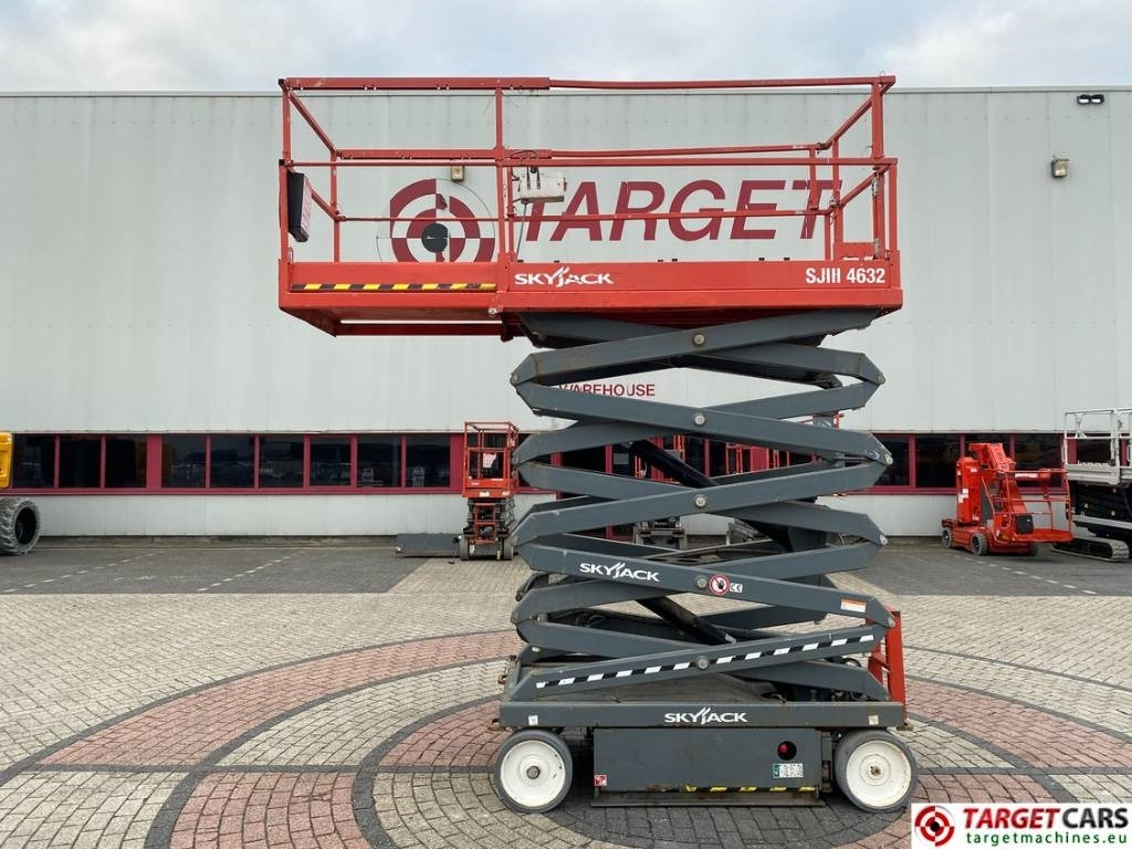 SkyJack SJIII-4632 Electric 4632 Scissor Work Lift 1170cm  - Nacelle ciseaux: photos 5 SkyJack SJIII-4632 Electric 4632 Scissor Work Lift 1170cm  - Nacelle ciseaux: photos 5