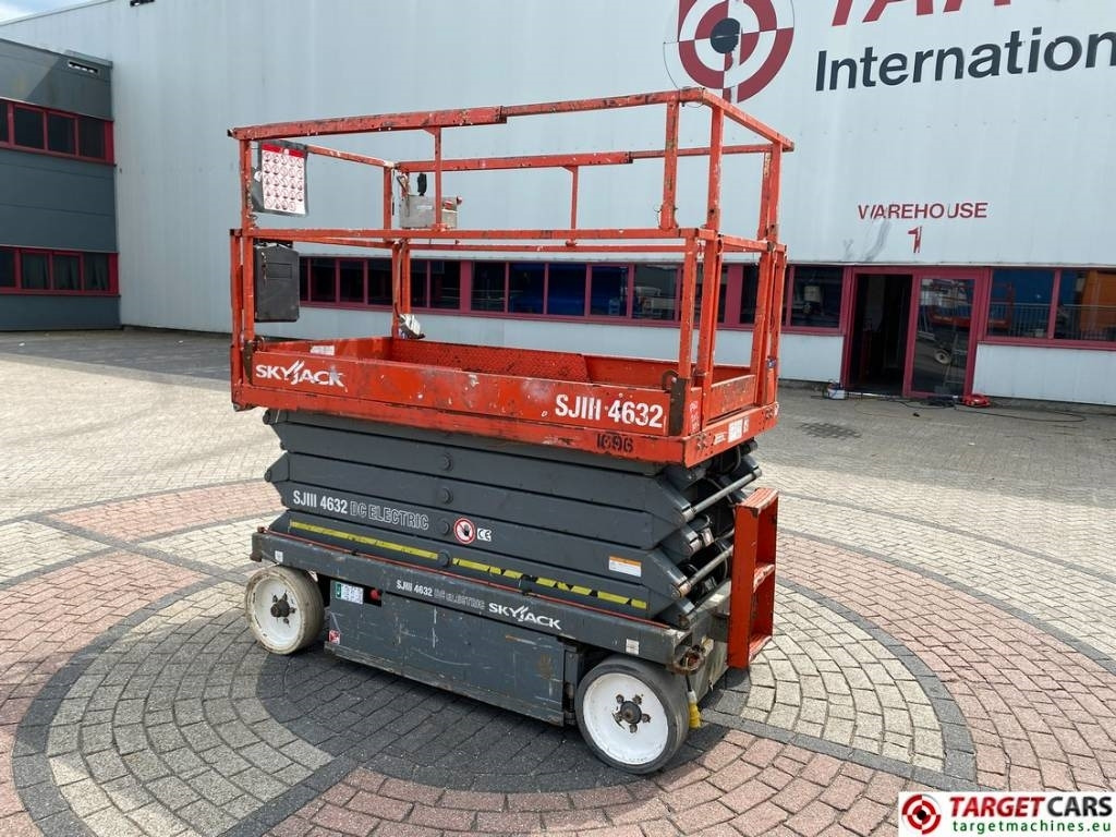 SkyJack SJIII-4632 Electric 4632 Scissor Work Lift 1170cm - Nacelle ciseaux: photos 4 SkyJack SJIII-4632 Electric 4632 Scissor Work Lift 1170cm - Nacelle ciseaux: photos 4