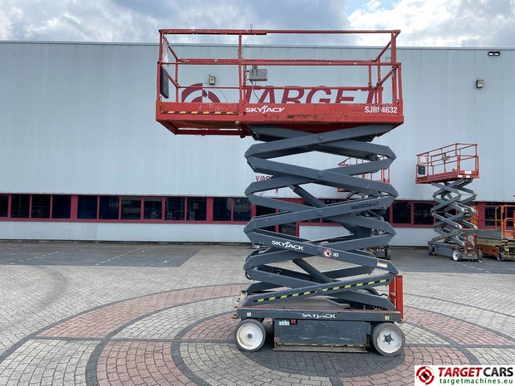 SkyJack SJIII-4632 Electric 4632 Scissor Work Lift 1170cm - Nacelle ciseaux: photos 5 SkyJack SJIII-4632 Electric 4632 Scissor Work Lift 1170cm - Nacelle ciseaux: photos 5