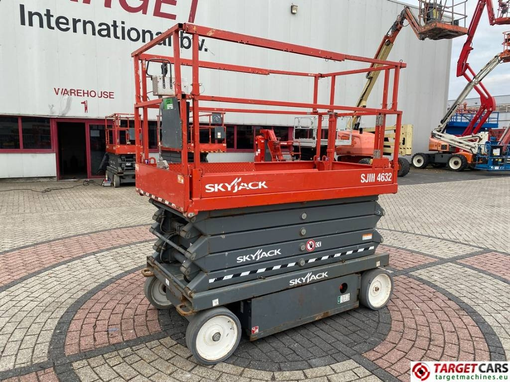 SkyJack SJIII-4632 Electric 4632 Scissor Work Lift 1170cm  - Nacelle ciseaux: photos 1 SkyJack SJIII-4632 Electric 4632 Scissor Work Lift 1170cm  - Nacelle ciseaux: photos 1